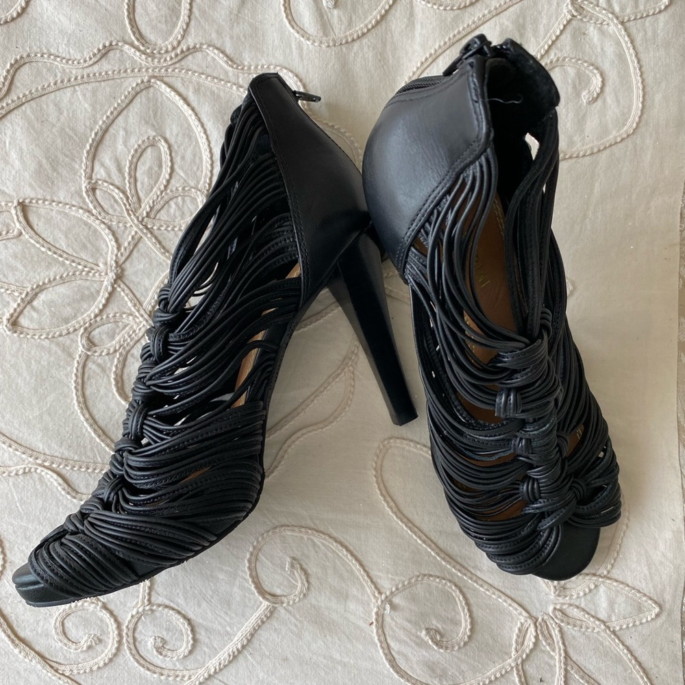 Gianni Bini Leather Strap Pumps NWOT - Picture 2 of 5